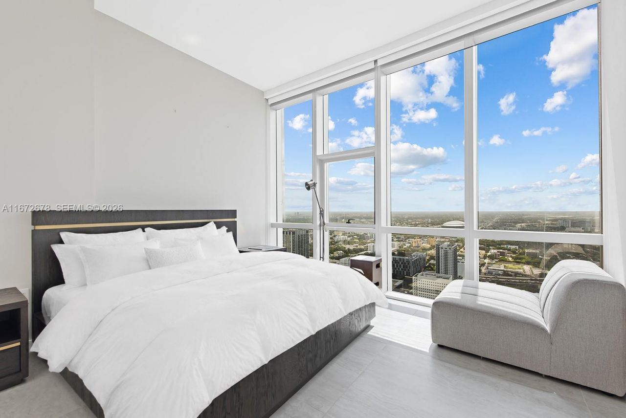 851 NE 1st Ave, Unit PH 5402, Miami, FL 33132 Photo