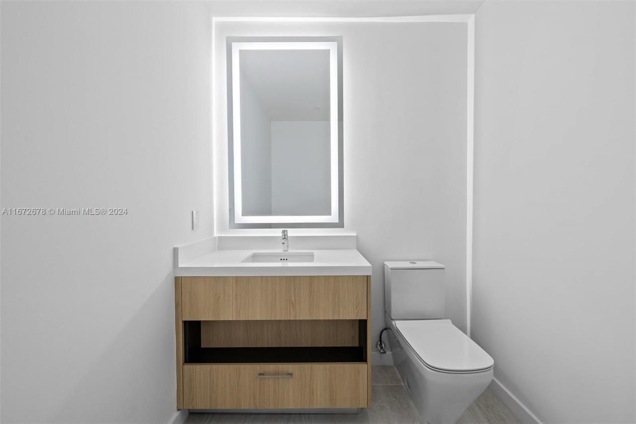 851 NE 1st Ave, Unit PH 5402, Miami, FL 33132 Photo