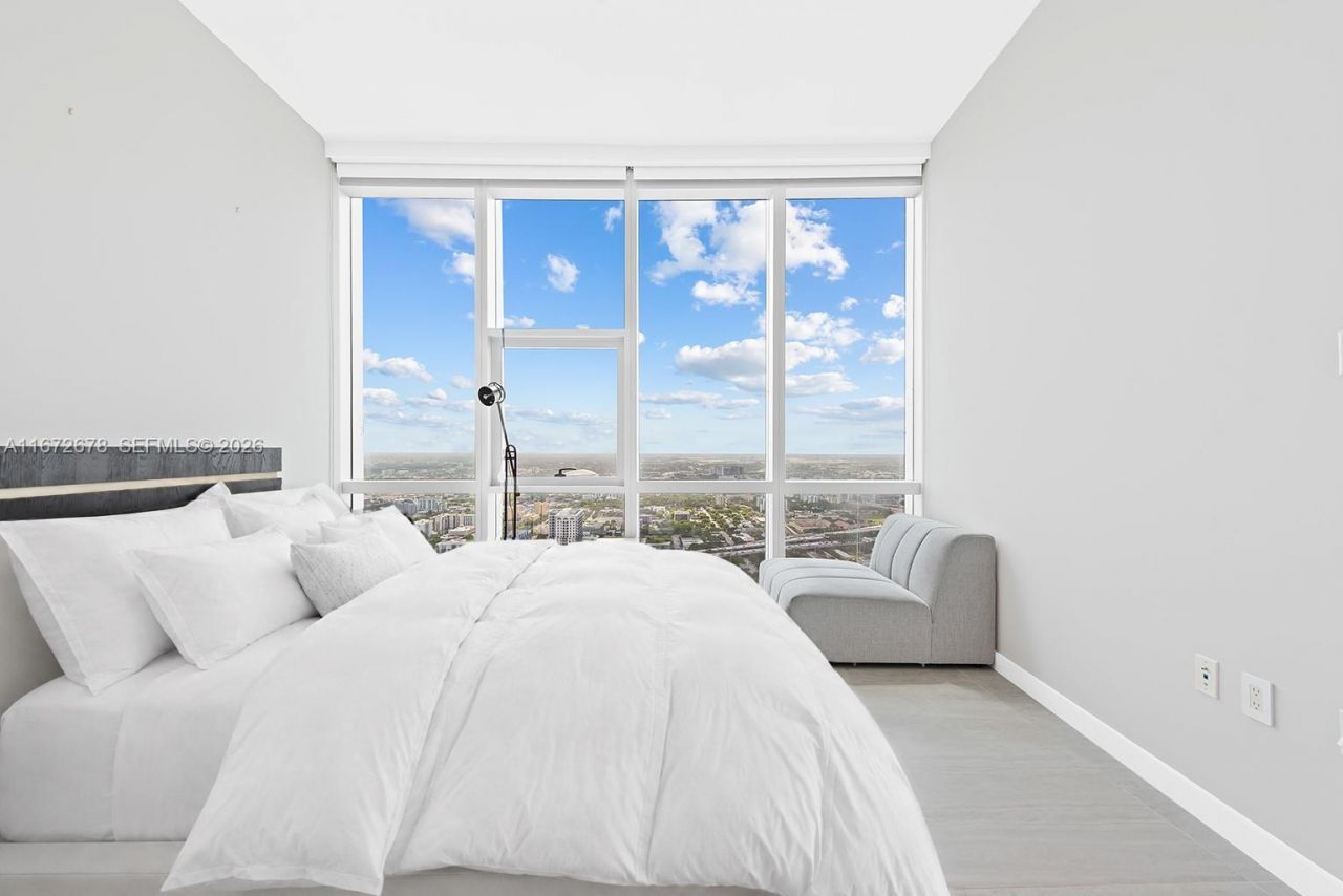851 NE 1st Ave, Unit PH 5402, Miami, FL 33132 Photo