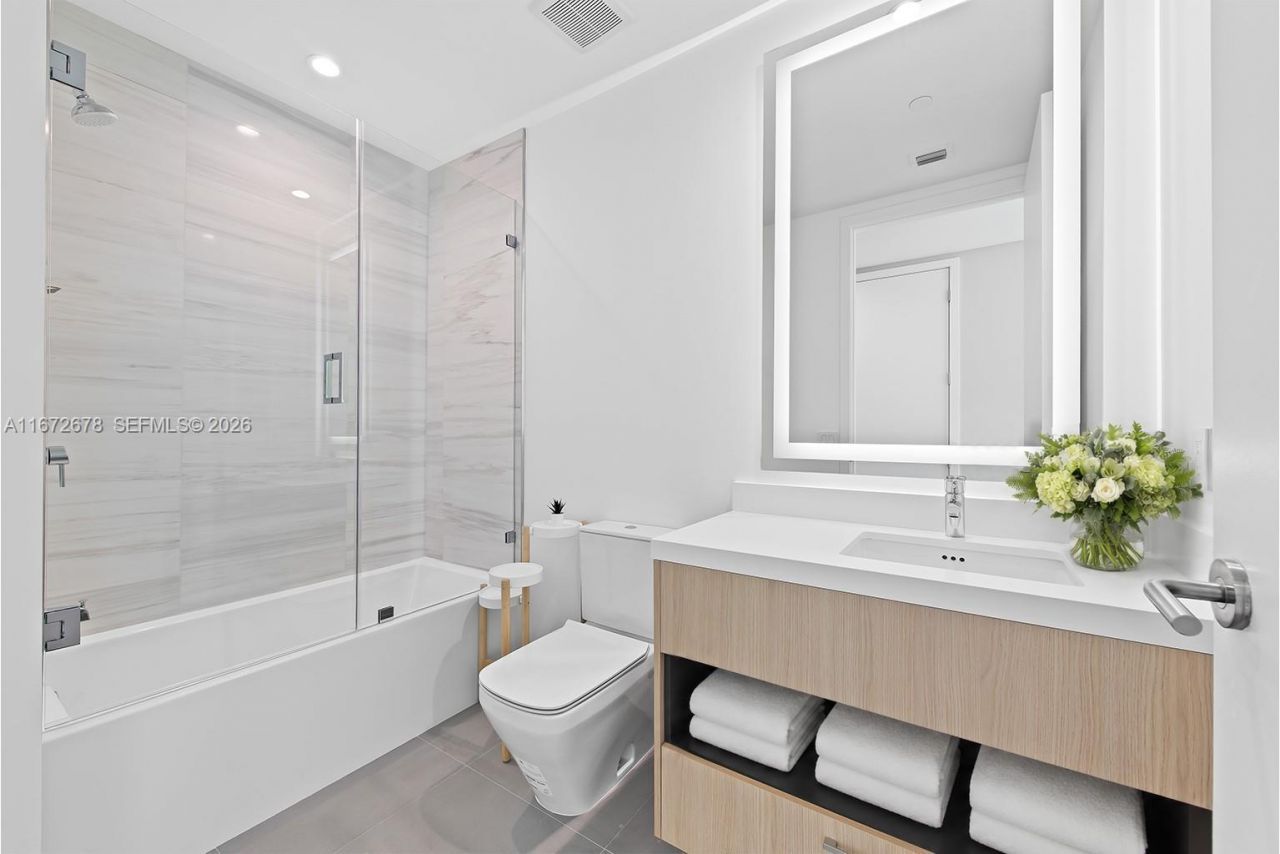 851 NE 1st Ave, Unit PH 5402, Miami, FL 33132 Photo