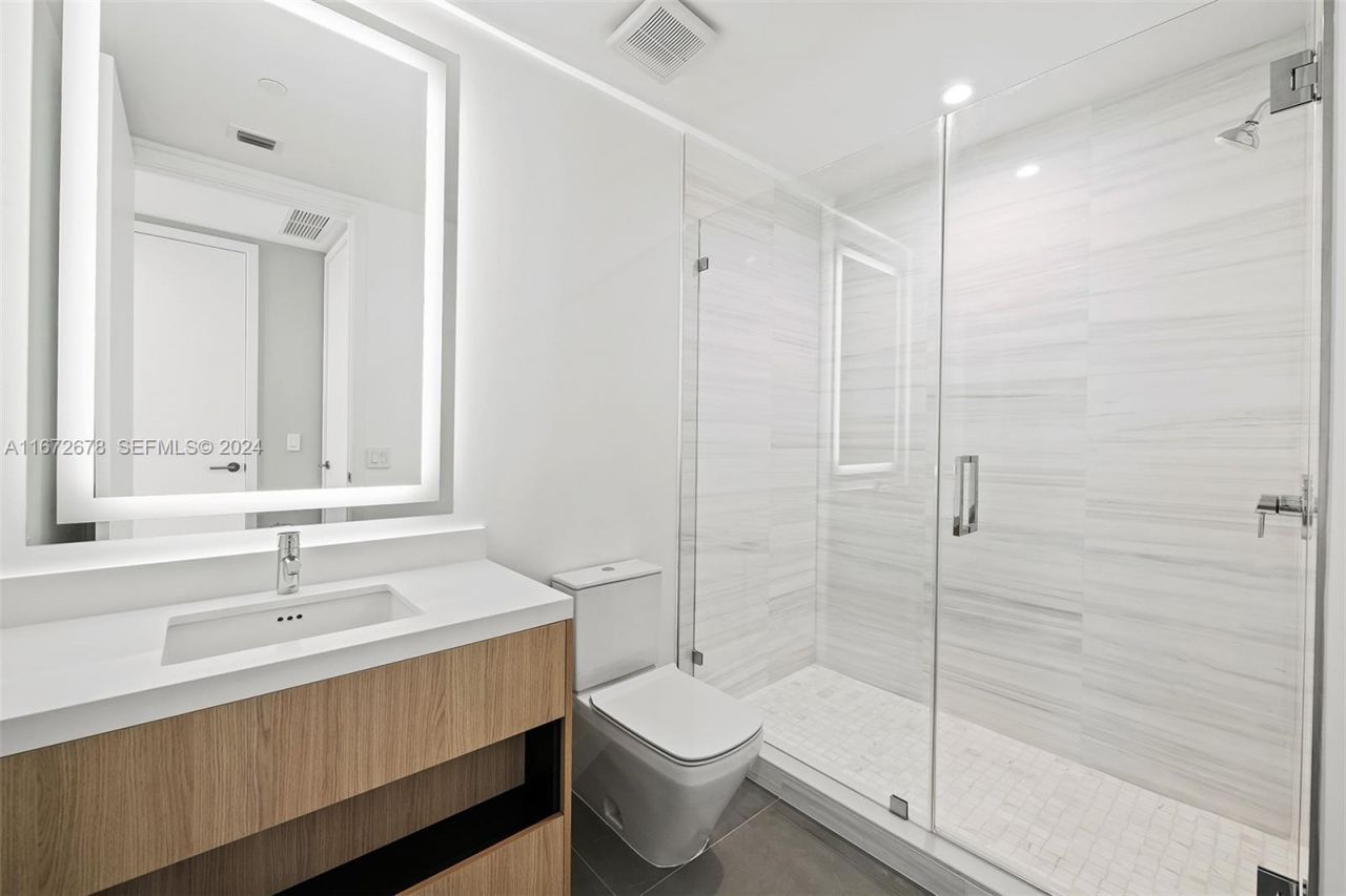 851 NE 1st Ave, Unit PH 5402, Miami, FL 33132 Photo