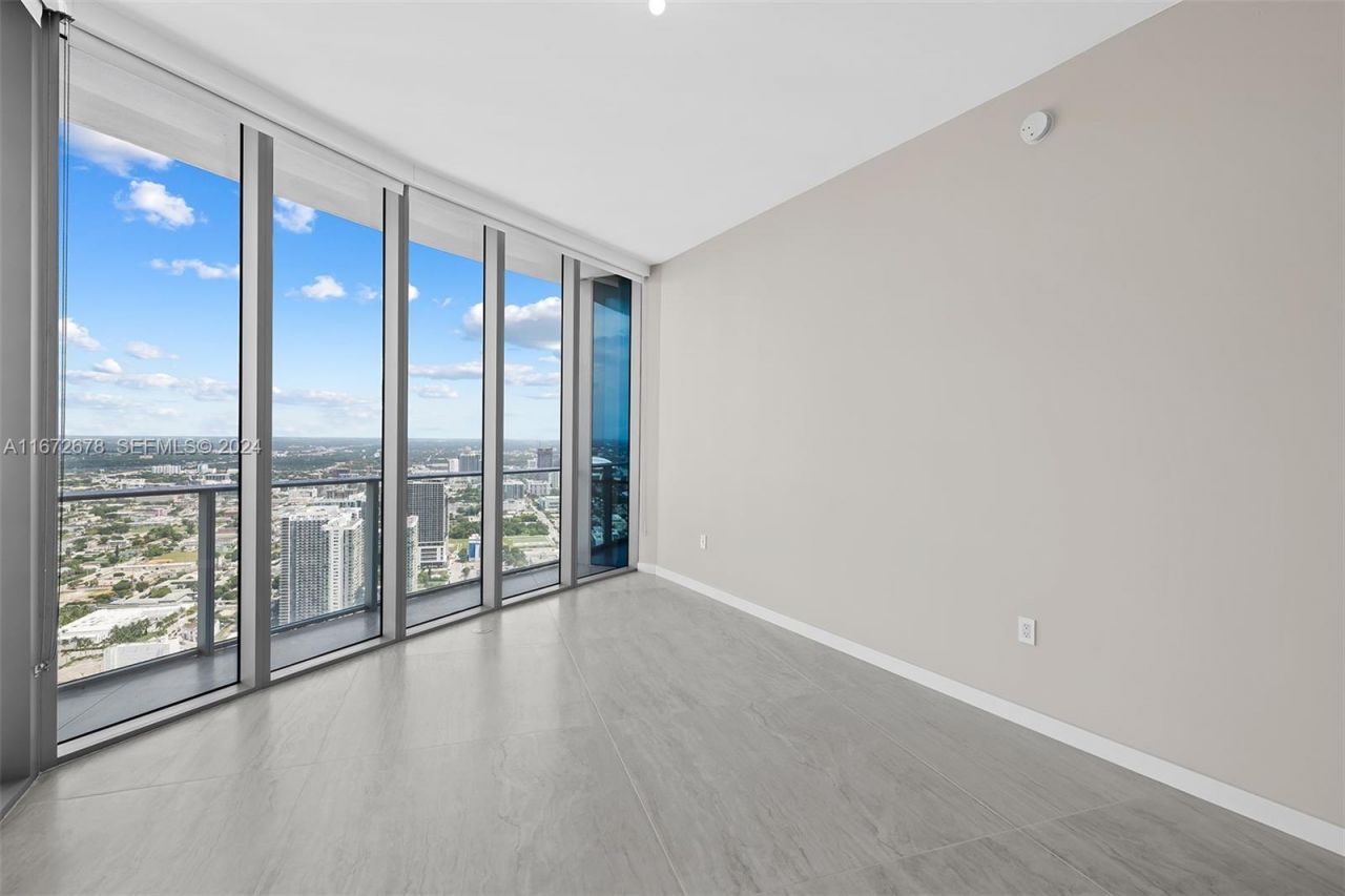 851 NE 1st Ave, Unit PH 5402, Miami, FL 33132 Photo