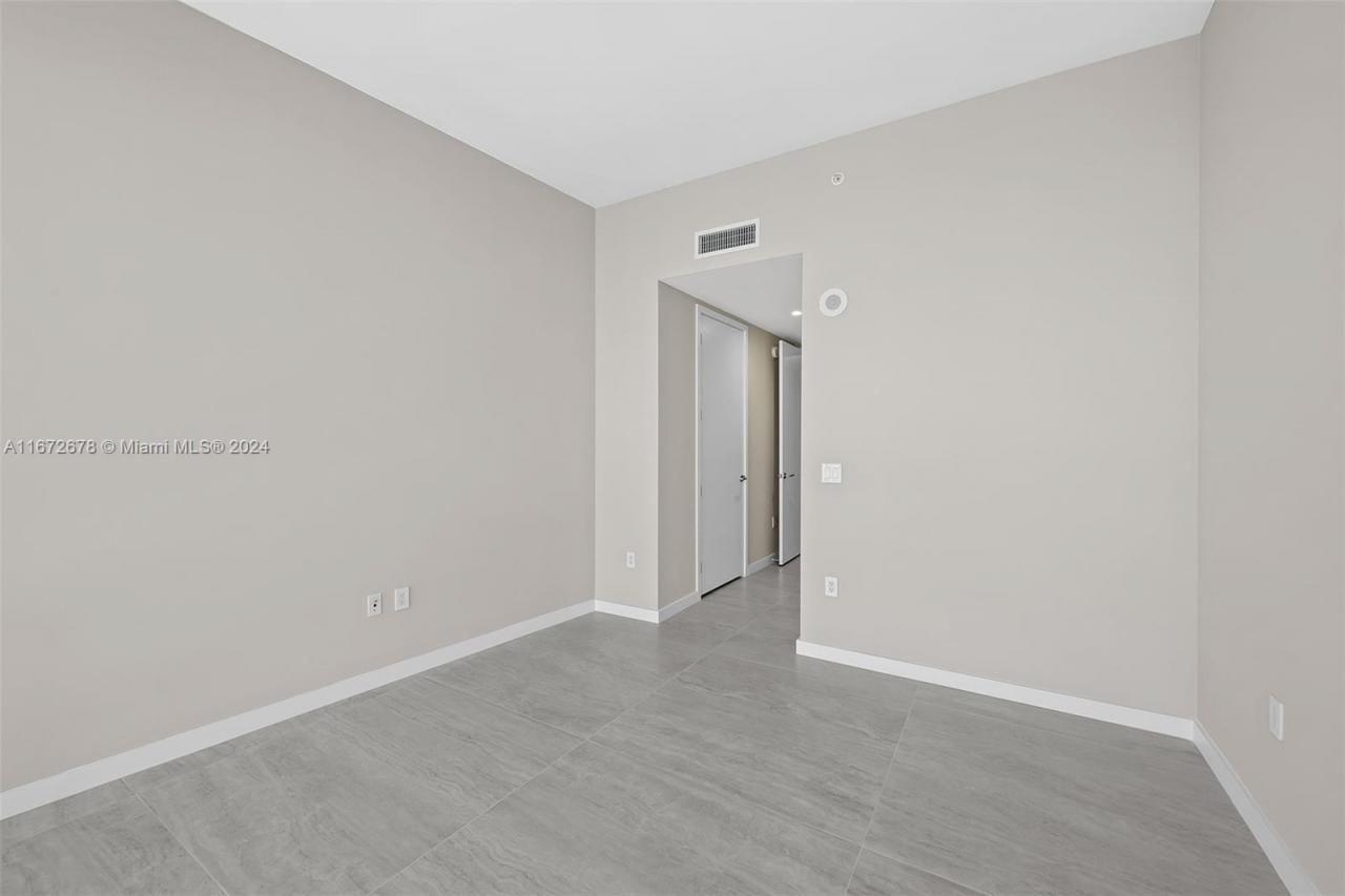 851 NE 1st Ave, Unit PH 5402, Miami, FL 33132 Photo