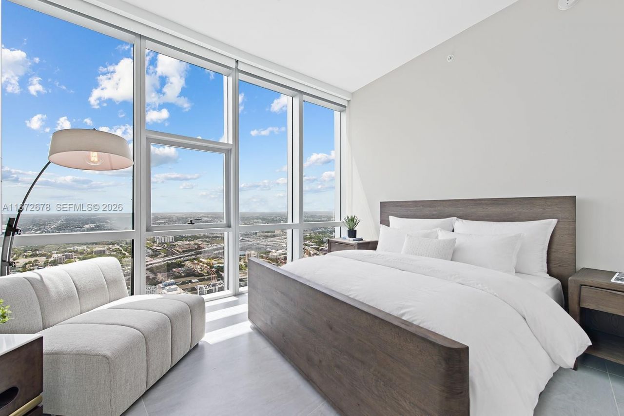 851 NE 1st Ave, Unit PH 5402, Miami, FL 33132 Photo