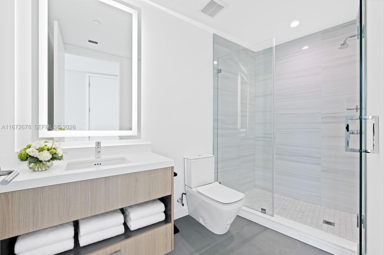 851 NE 1st Ave, Unit PH 5402, Miami, FL 33132 Photo