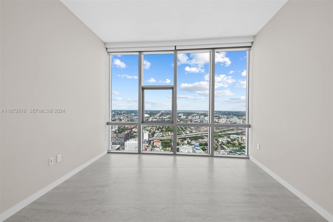 851 NE 1st Ave, Unit PH 5402, Miami, FL 33132 Photo