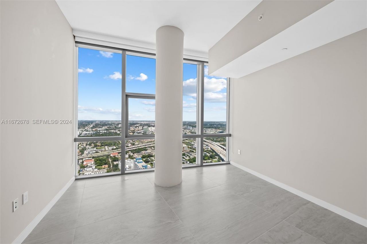 851 NE 1st Ave, Unit PH 5402, Miami, FL 33132 Photo