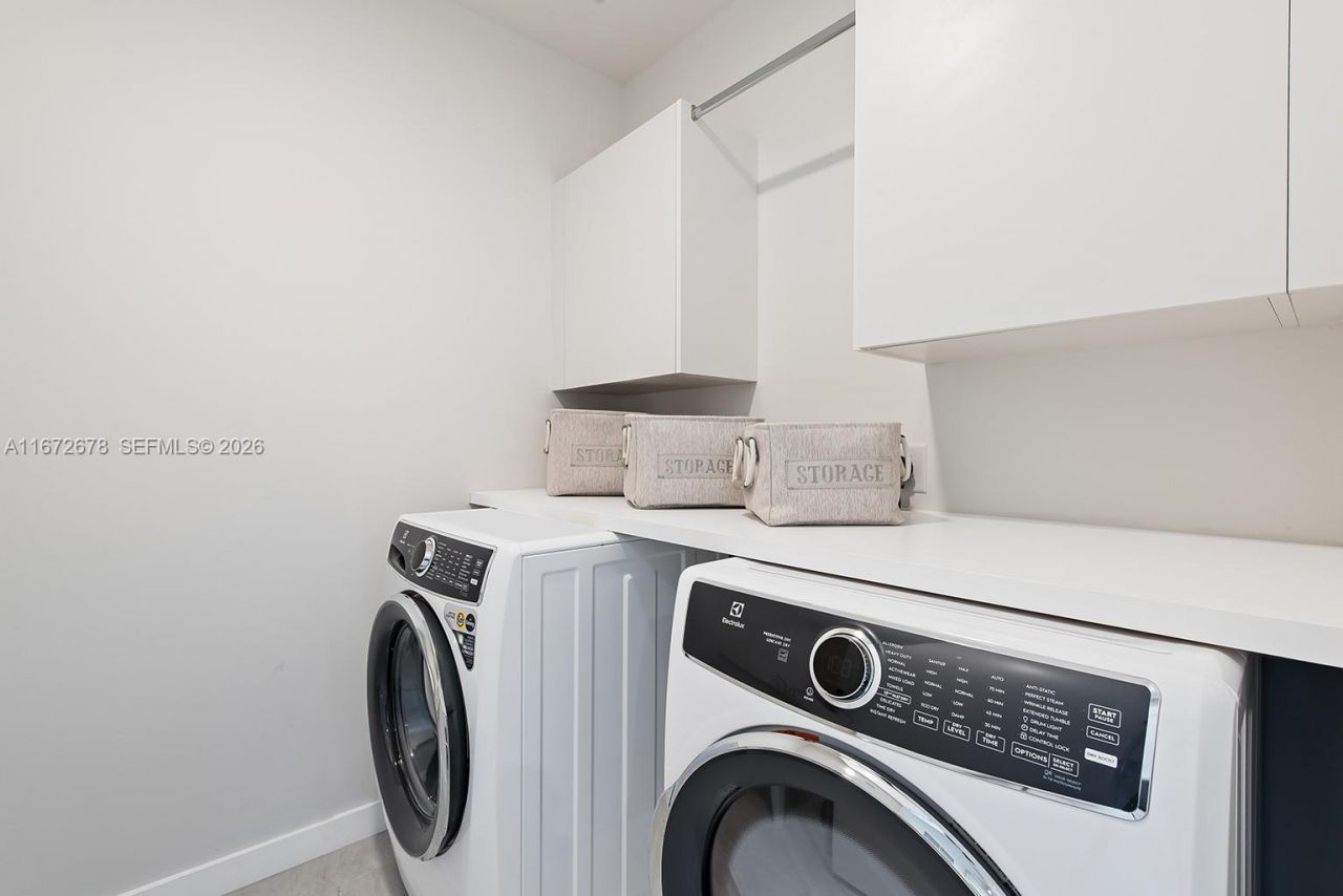 851 NE 1st Ave, Unit PH 5402, Miami, FL 33132 Photo