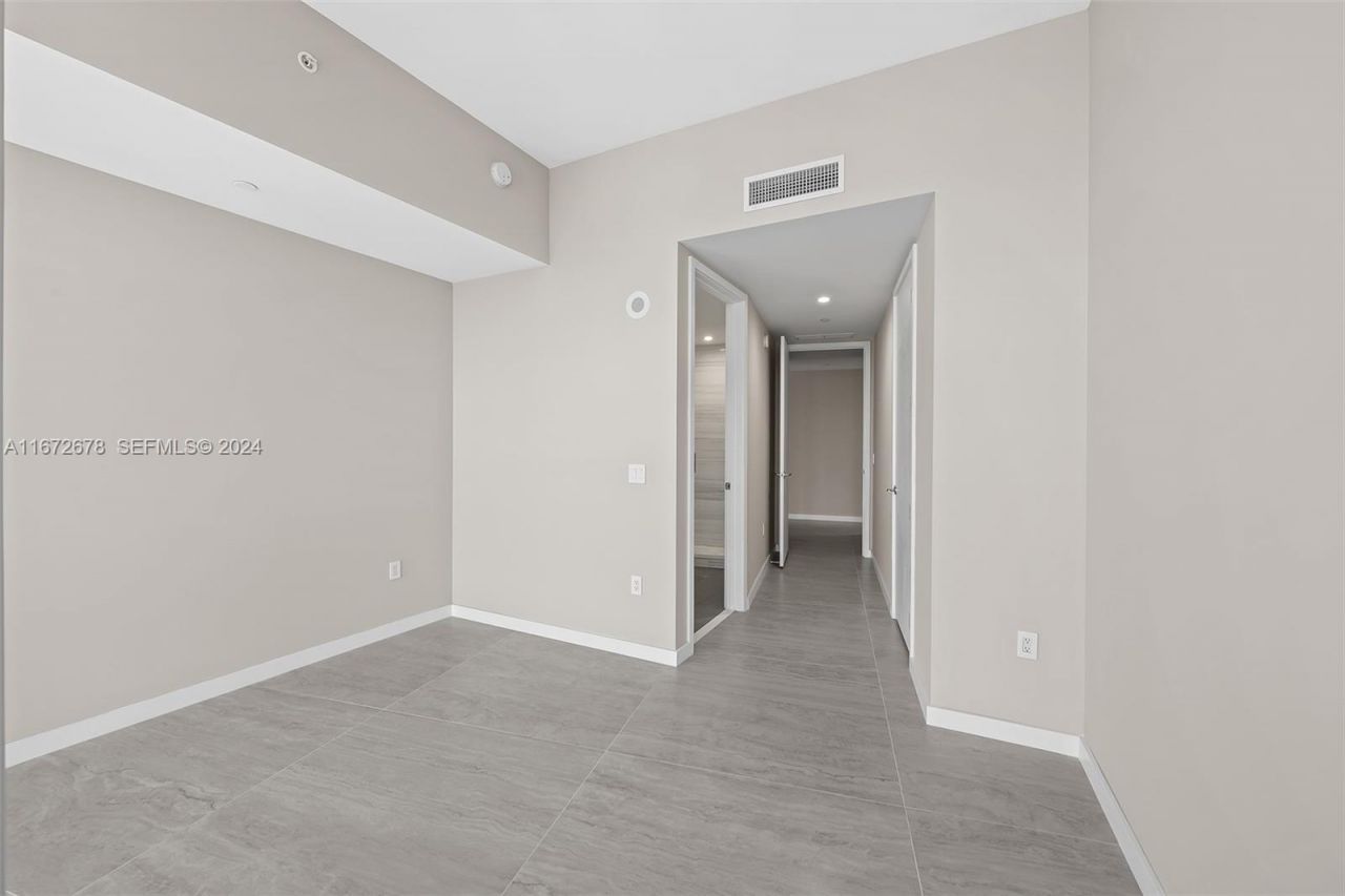 851 NE 1st Ave, Unit PH 5402, Miami, FL 33132 Photo