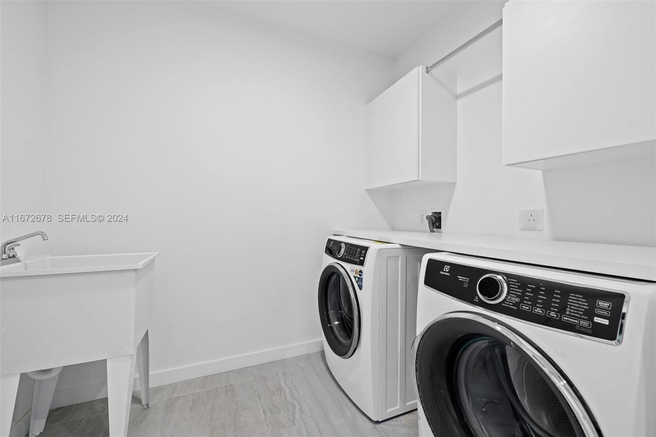 851 NE 1st Ave, Unit PH 5402, Miami, FL 33132 Photo