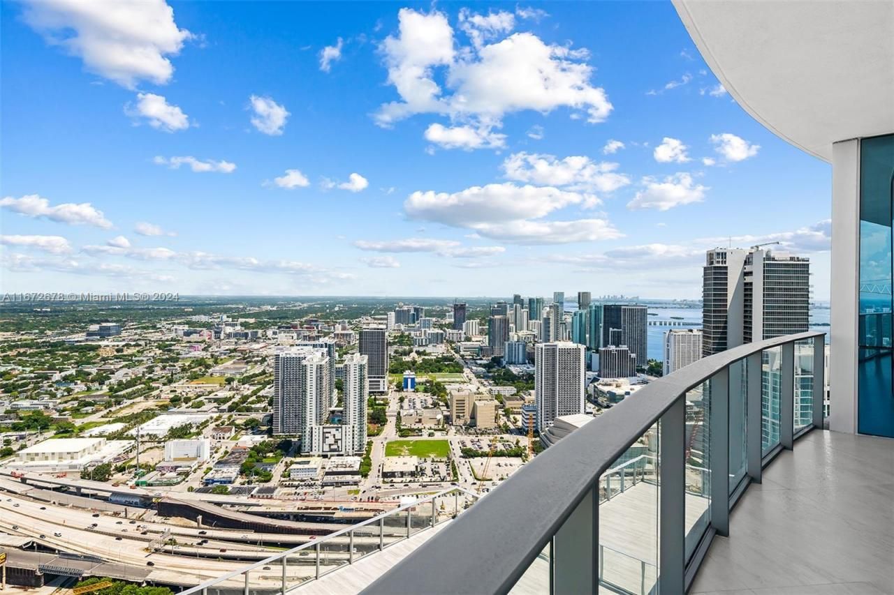 851 NE 1st Ave, Unit PH 5402, Miami, FL 33132 Photo