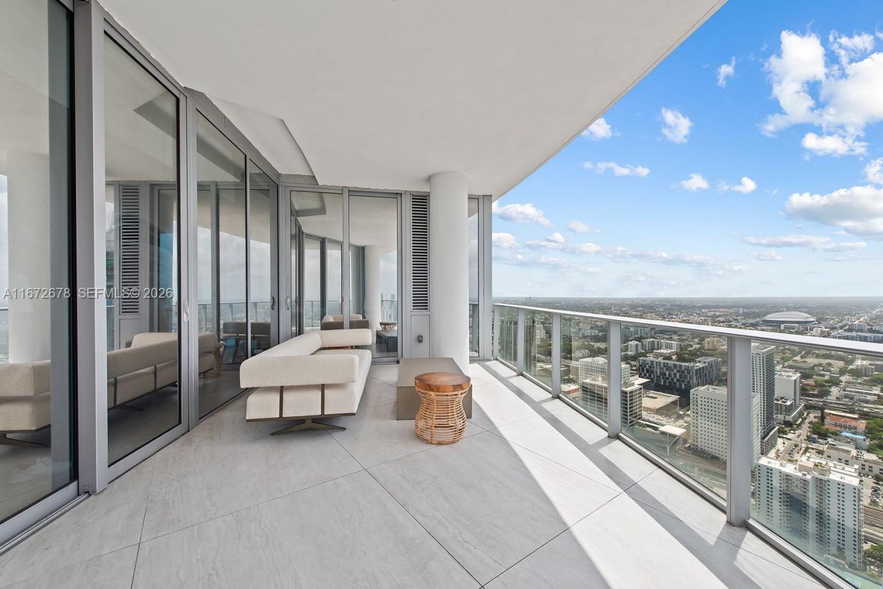 851 NE 1st Ave, Unit PH 5402, Miami, FL 33132 Photo