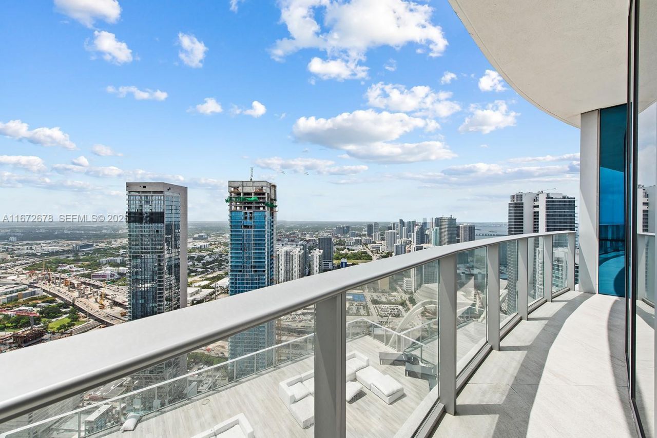 851 NE 1st Ave, Unit PH 5402, Miami, FL 33132 Photo
