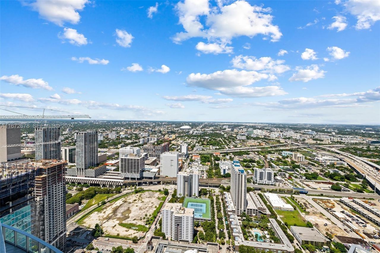 851 NE 1st Ave, Unit PH 5402, Miami, FL 33132 Photo