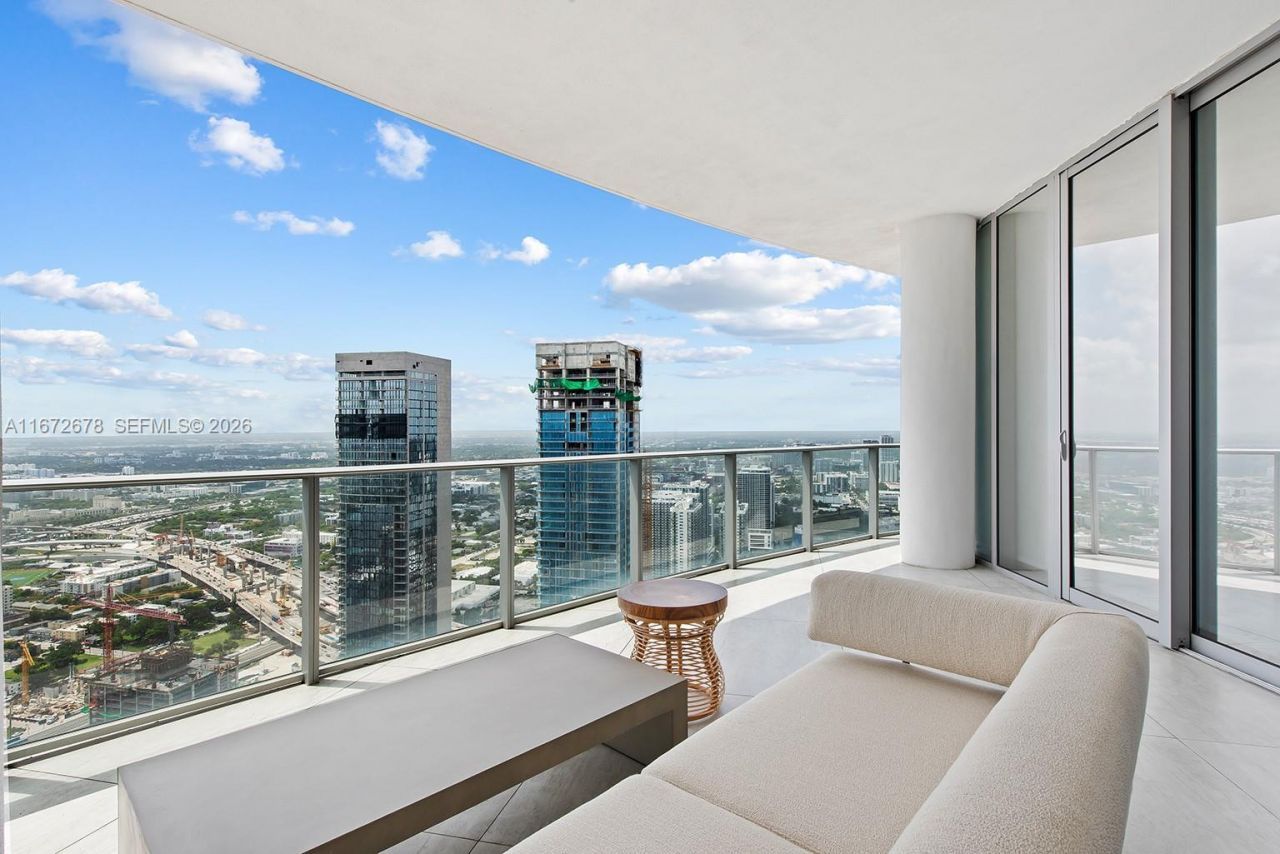 851 NE 1st Ave, Unit PH 5402, Miami, FL 33132 Photo