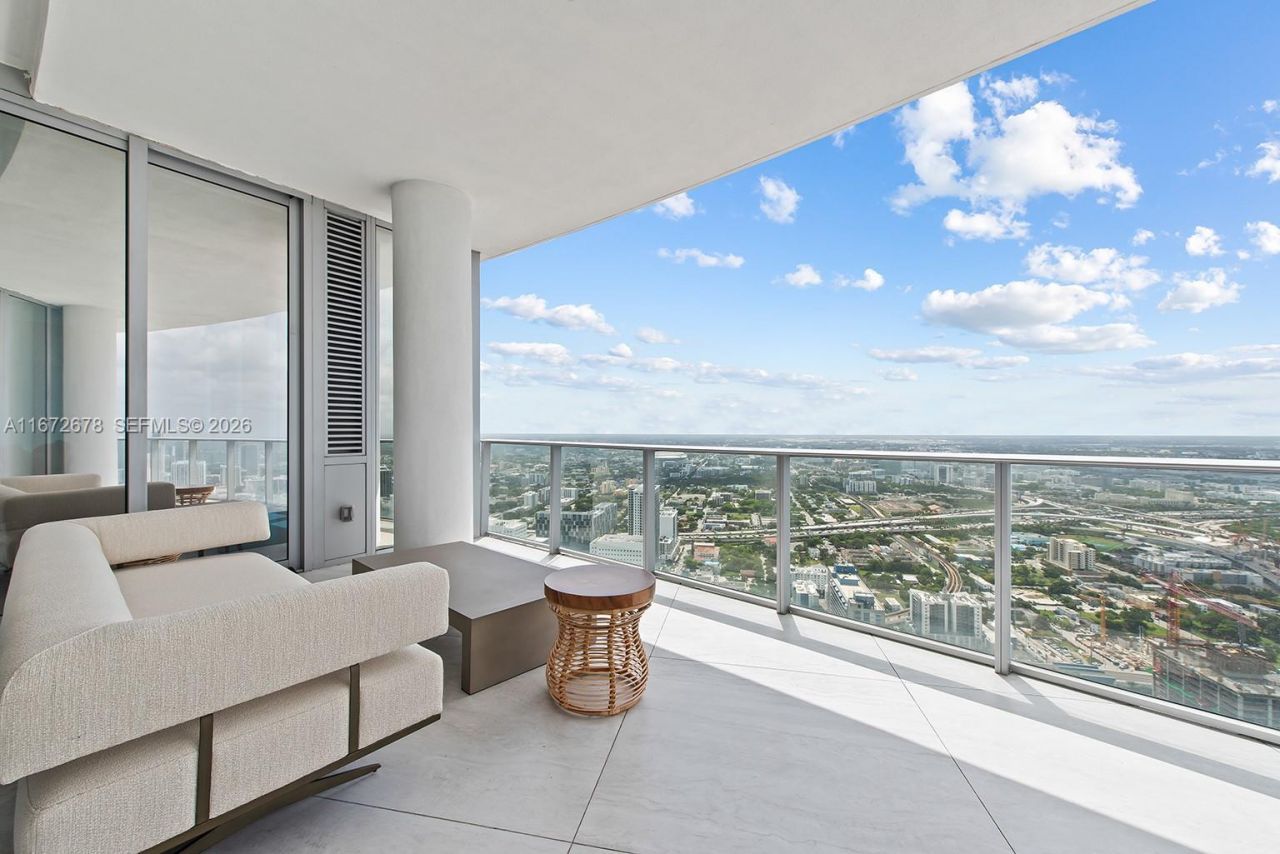 851 NE 1st Ave, Unit PH 5402, Miami, FL 33132 Photo