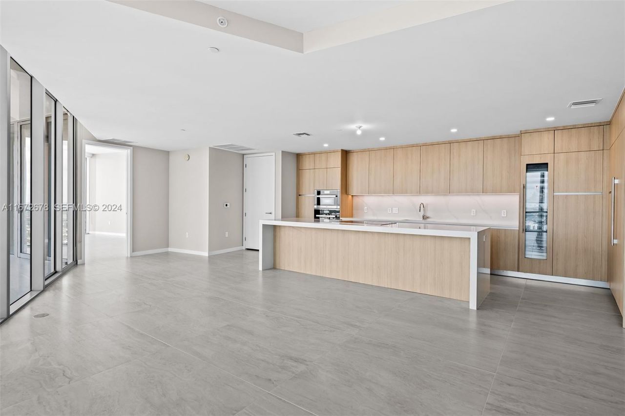 851 NE 1st Ave, Unit PH 5402, Miami, FL 33132 Photo