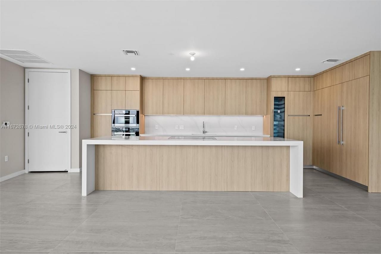 851 NE 1st Ave, Unit PH 5402, Miami, FL 33132 Photo