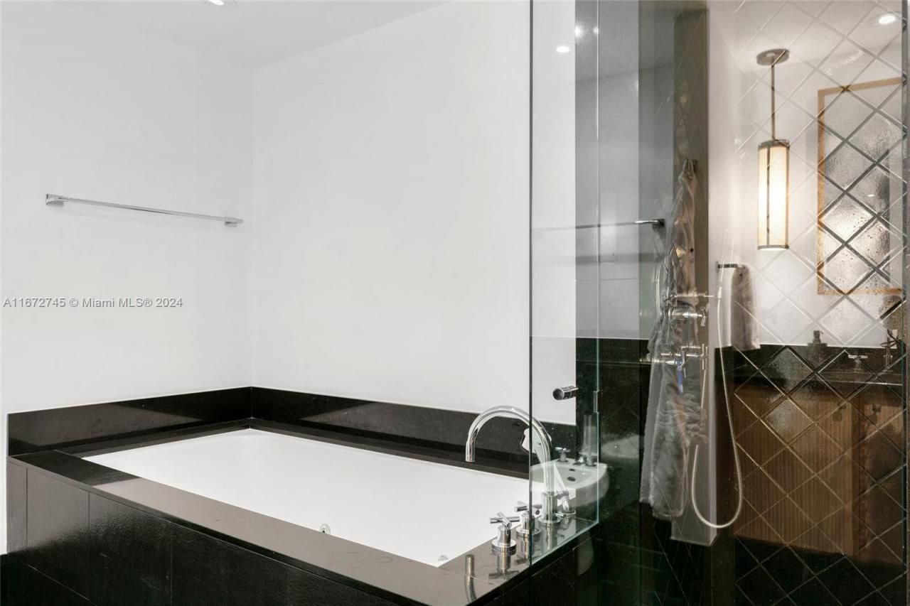 101 20th St, Unit 2706, Miami Beach, FL 33139 Photo