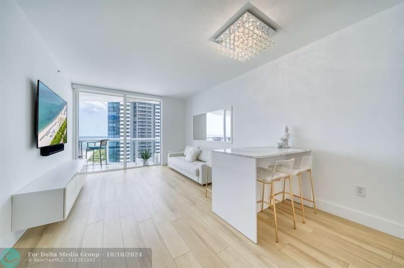 6365 Collins Avenue, Unit 2406, Miami Beach, FL 33141 Photo