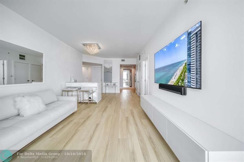 6365 Collins Avenue, Unit 2406, Miami Beach, FL 33141 Photo