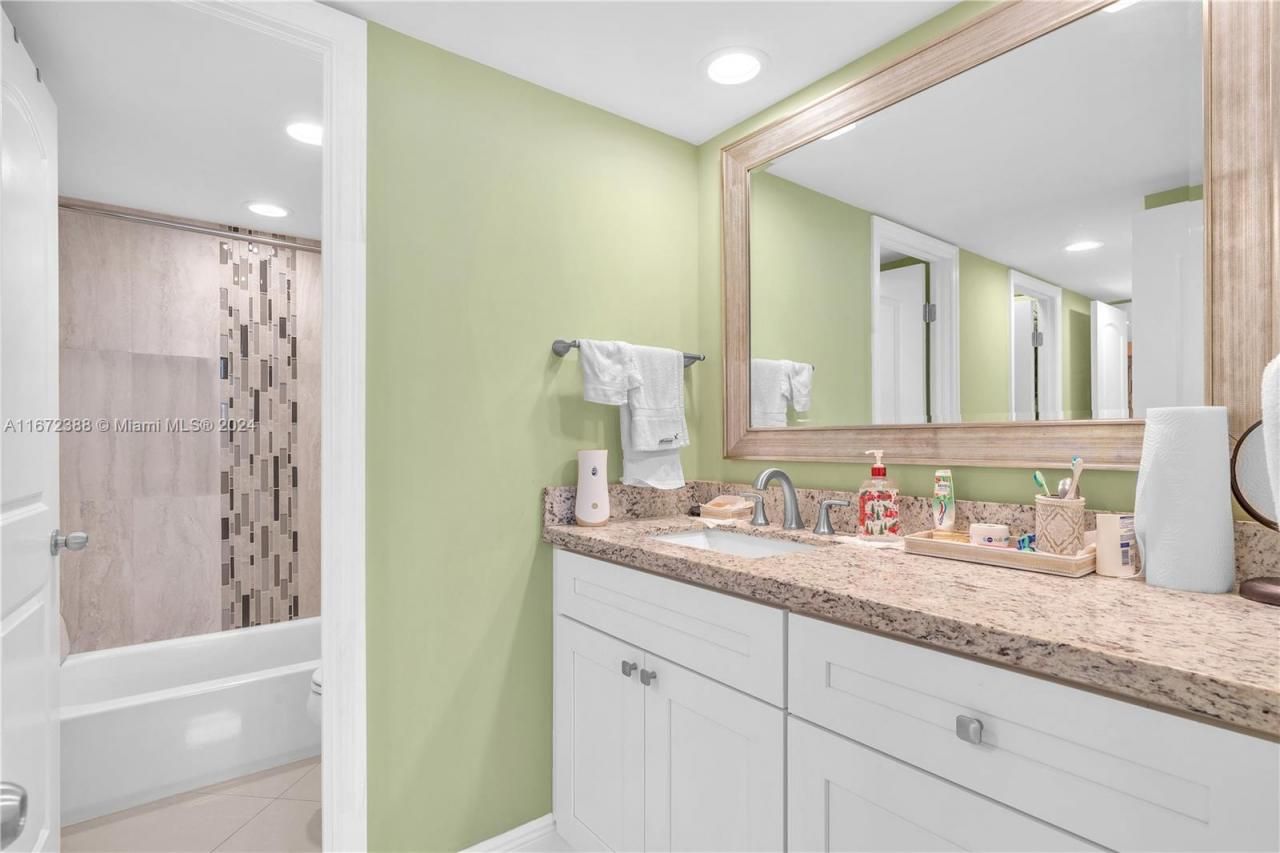 1301 NE Miami Gardens Dr, Unit 1225W, Miami, FL 33179 Photo