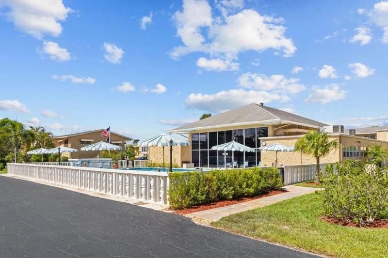 2111 NE 1st 203 Court, Unit 203, Boynton Beach, FL 33435 Photo