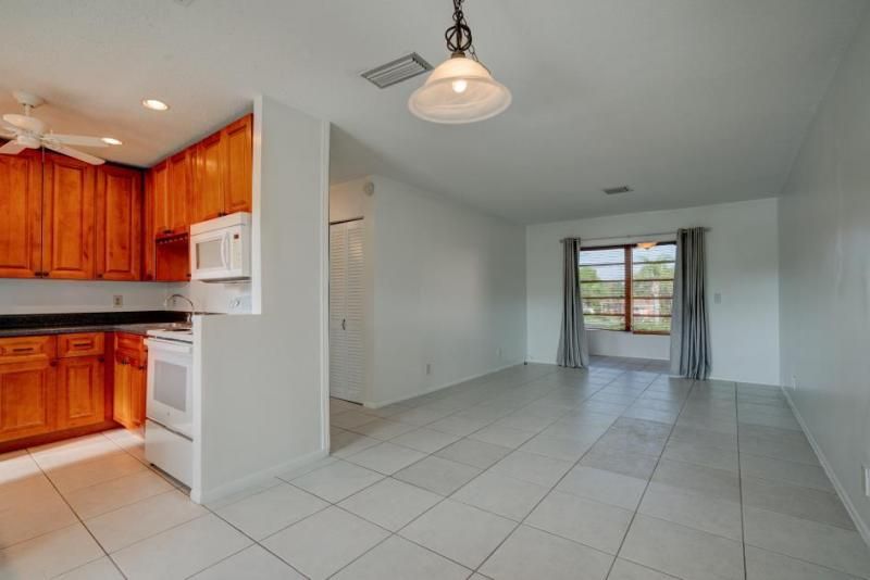 2111 NE 1st 203 Court, Unit 203, Boynton Beach, FL 33435 Photo
