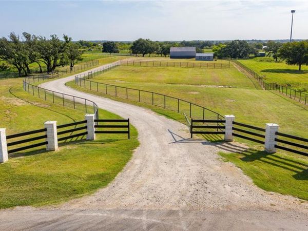 109 N Silver Saddle Circle, Weatherford, TX 76087