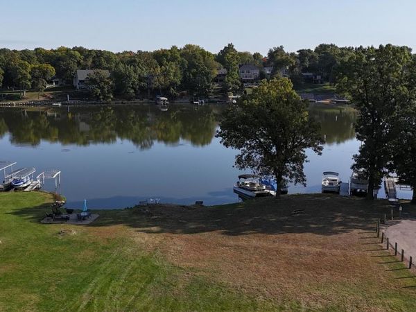 1 Holiday Drive, Lake Holiday, IL 60552