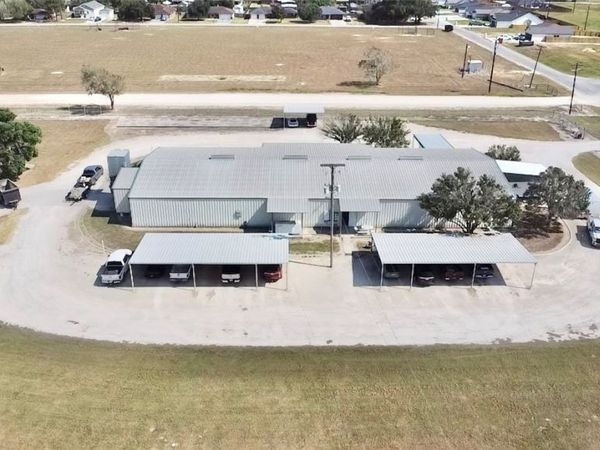 400 Warehouse Road, Victoria, TX 77905