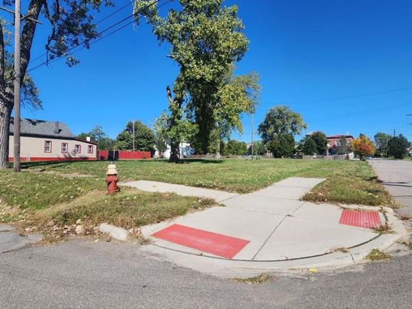 2700 HURON Street, Detroit, MI 48216