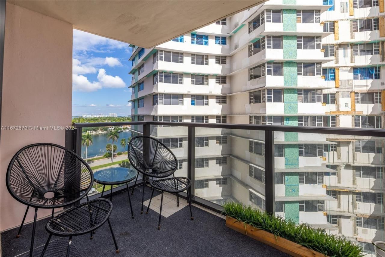5225 Collins Ave, Unit 1114, Miami Beach, FL 33140 Photo