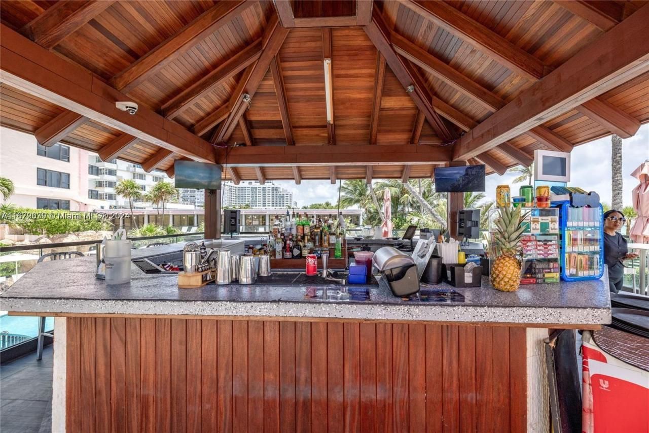 5225 Collins Ave, Unit 1114, Miami Beach, FL 33140 Photo