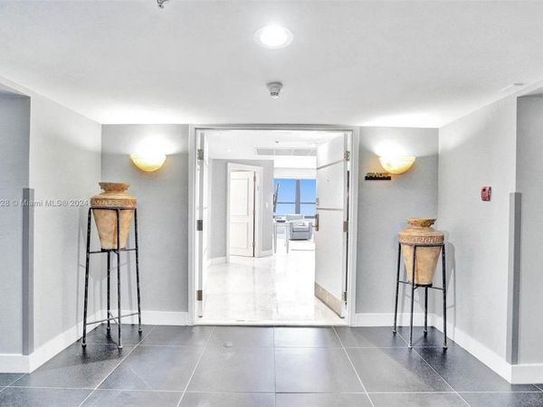 5225 Collins Ave, Unit PH7, Miami Beach, FL 33140