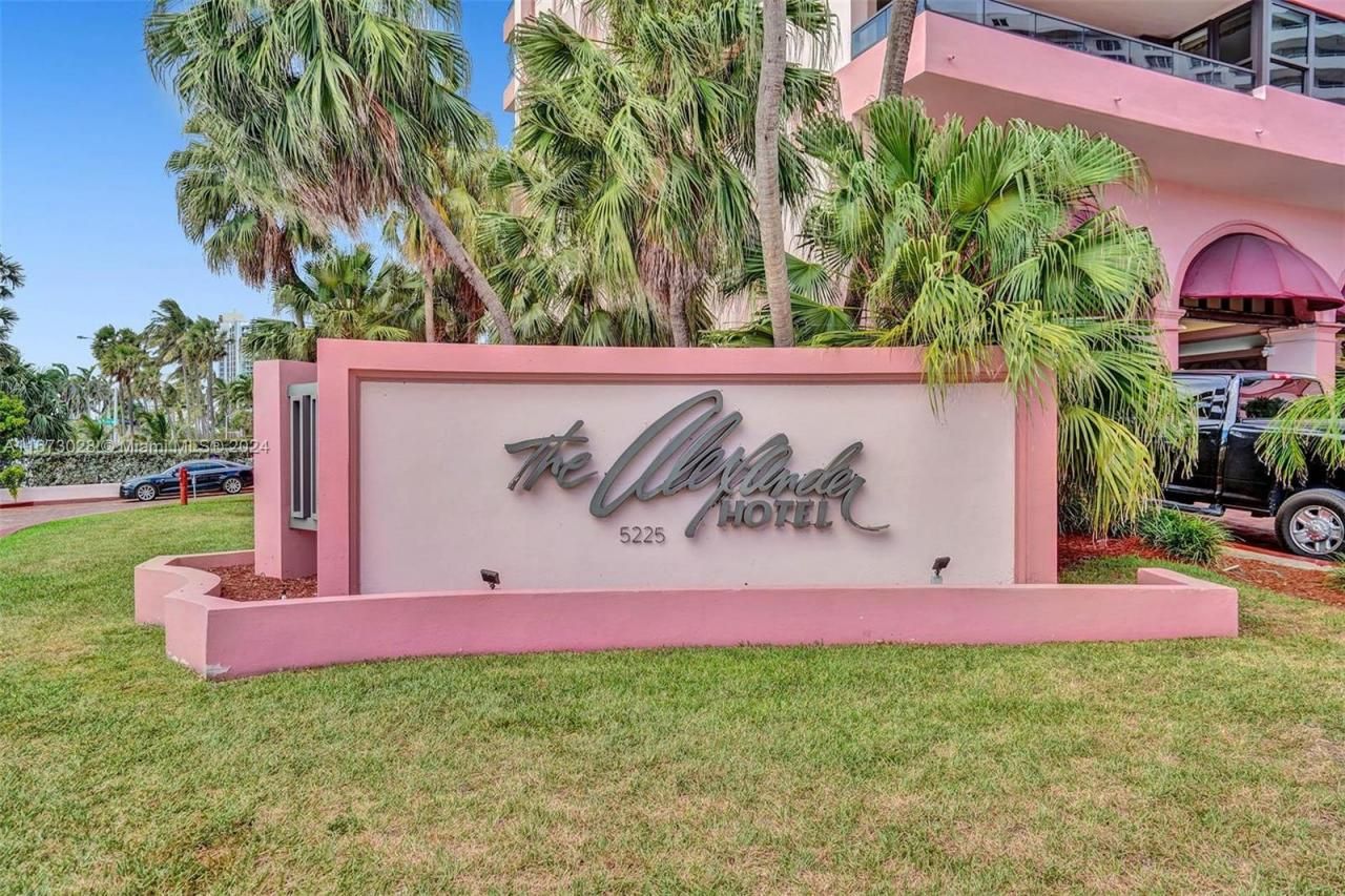 5225 Collins Ave, Unit PH7, Miami Beach, FL 33140 Photo