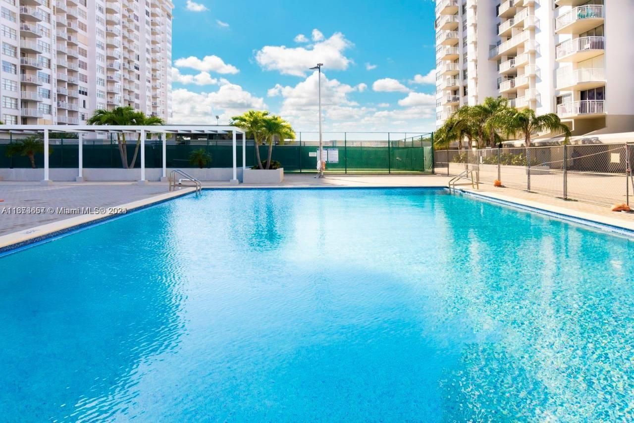 18071 Biscayne Blvd, Unit 303, Aventura, FL 33160 Photo