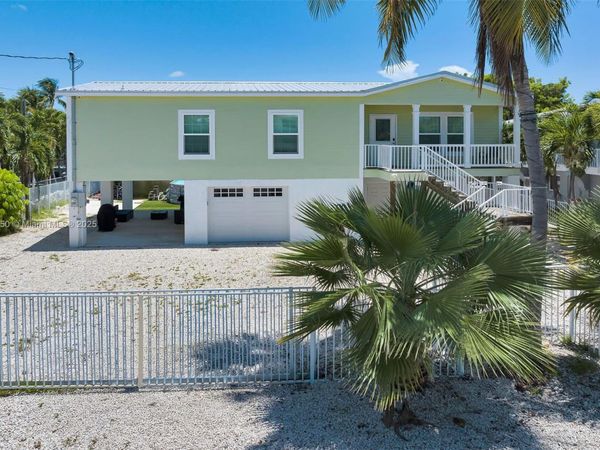 121 Venetian Dr, Islamorada, FL 33036