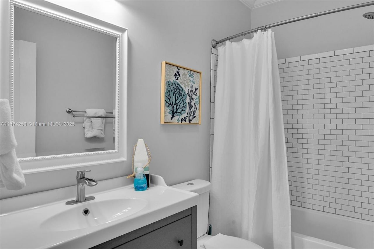 121 Venetian Dr, Islamorada, FL 33036 Photo