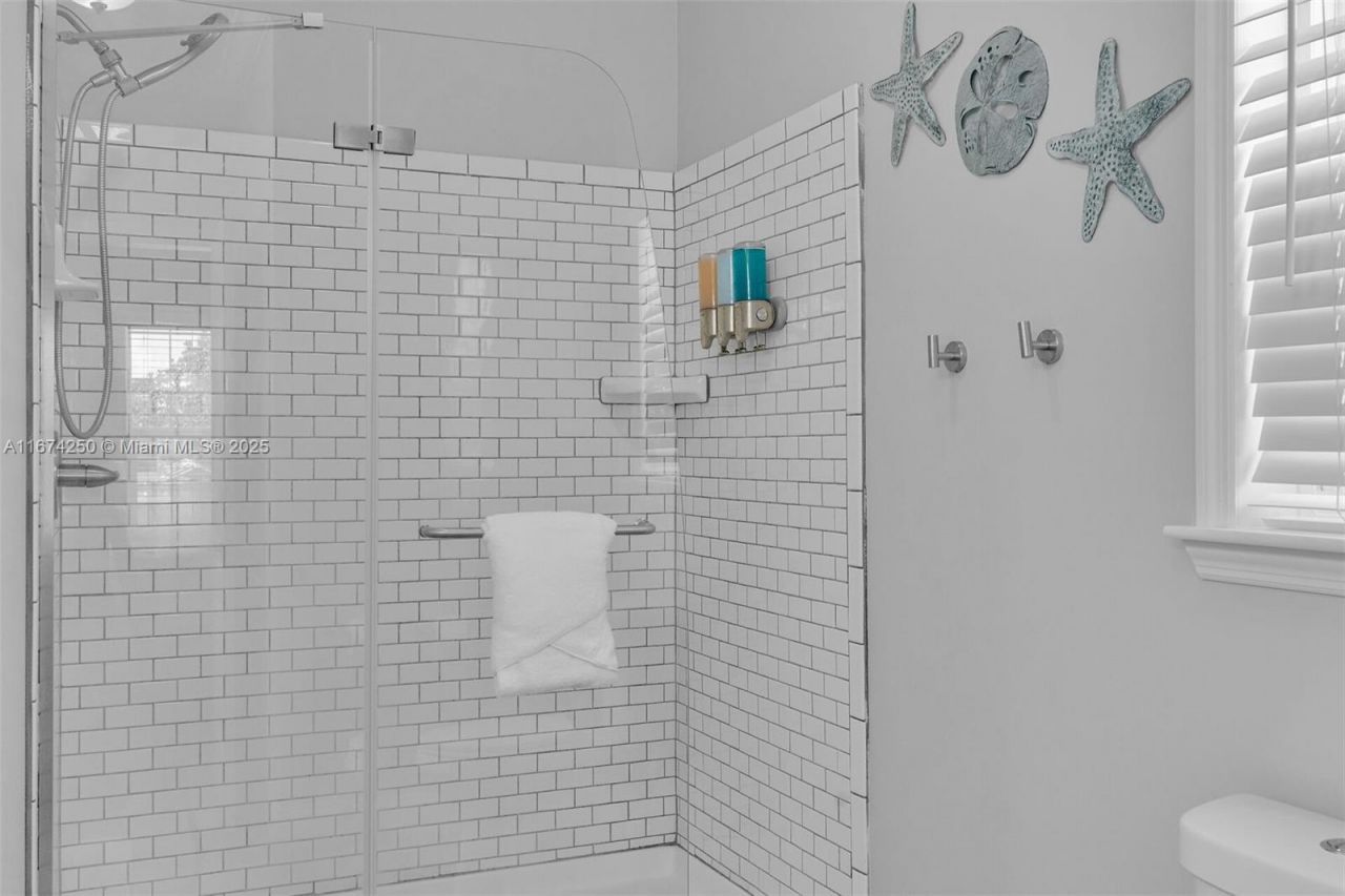 121 Venetian Dr, Islamorada, FL 33036 Photo