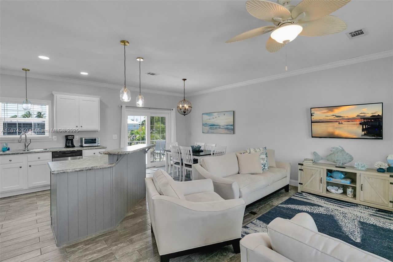 121 Venetian Dr, Islamorada, FL 33036 Photo
