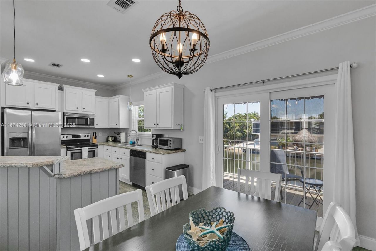 121 Venetian Dr, Islamorada, FL 33036 Photo