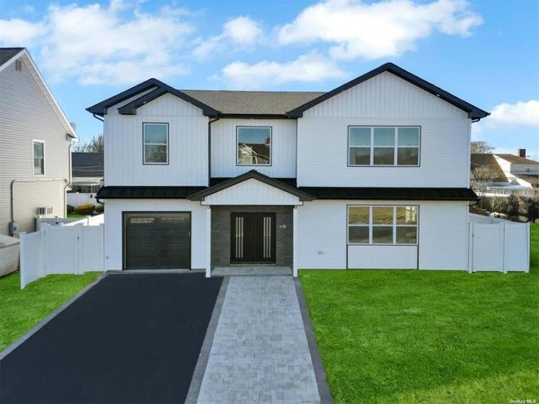 37 Old Farm Road, Levittown, NY 11756