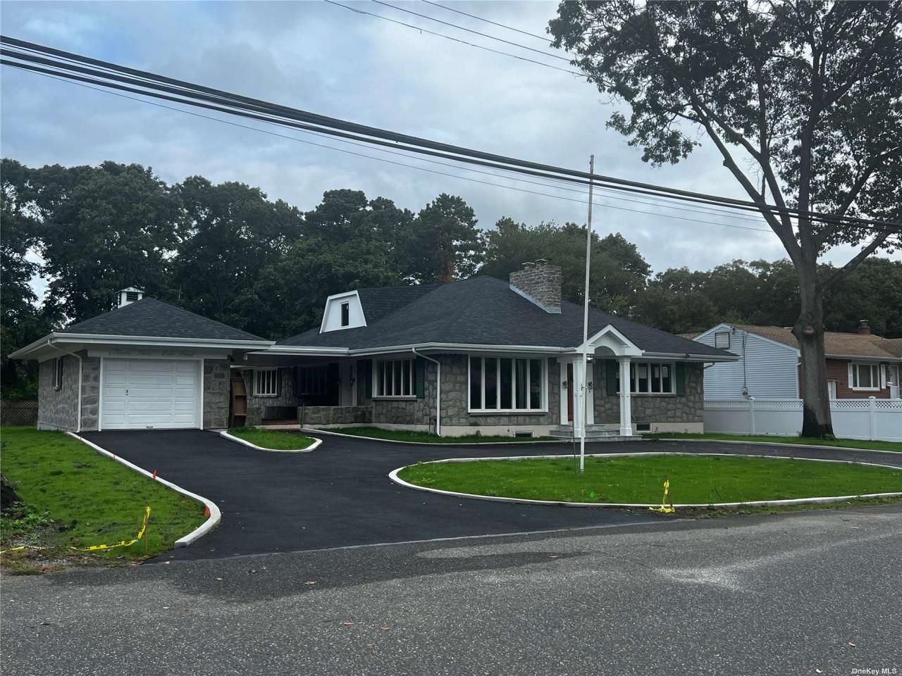 93 Lake Street, Islip, NY 11751 Main Photo