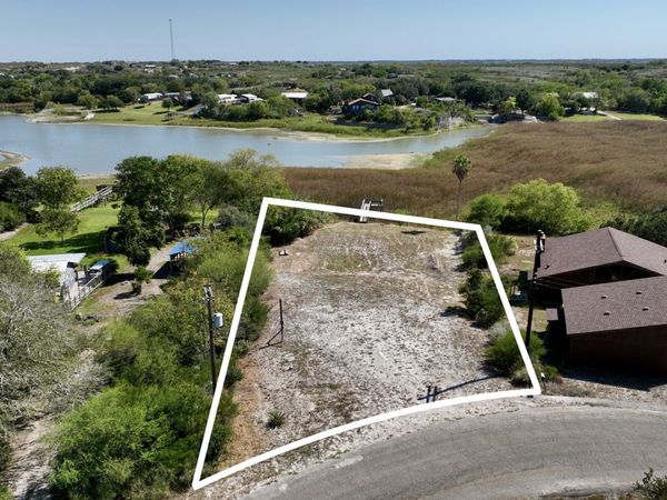 781 Carmel Dr, Sandia, TX 78383