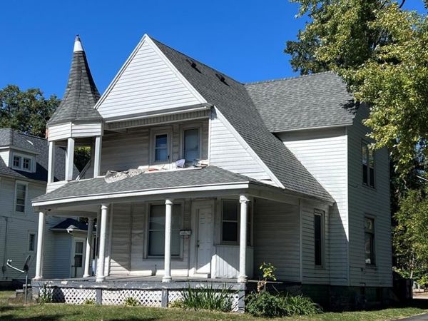 109 E Chamberlin Street, Dixon, IL 61021