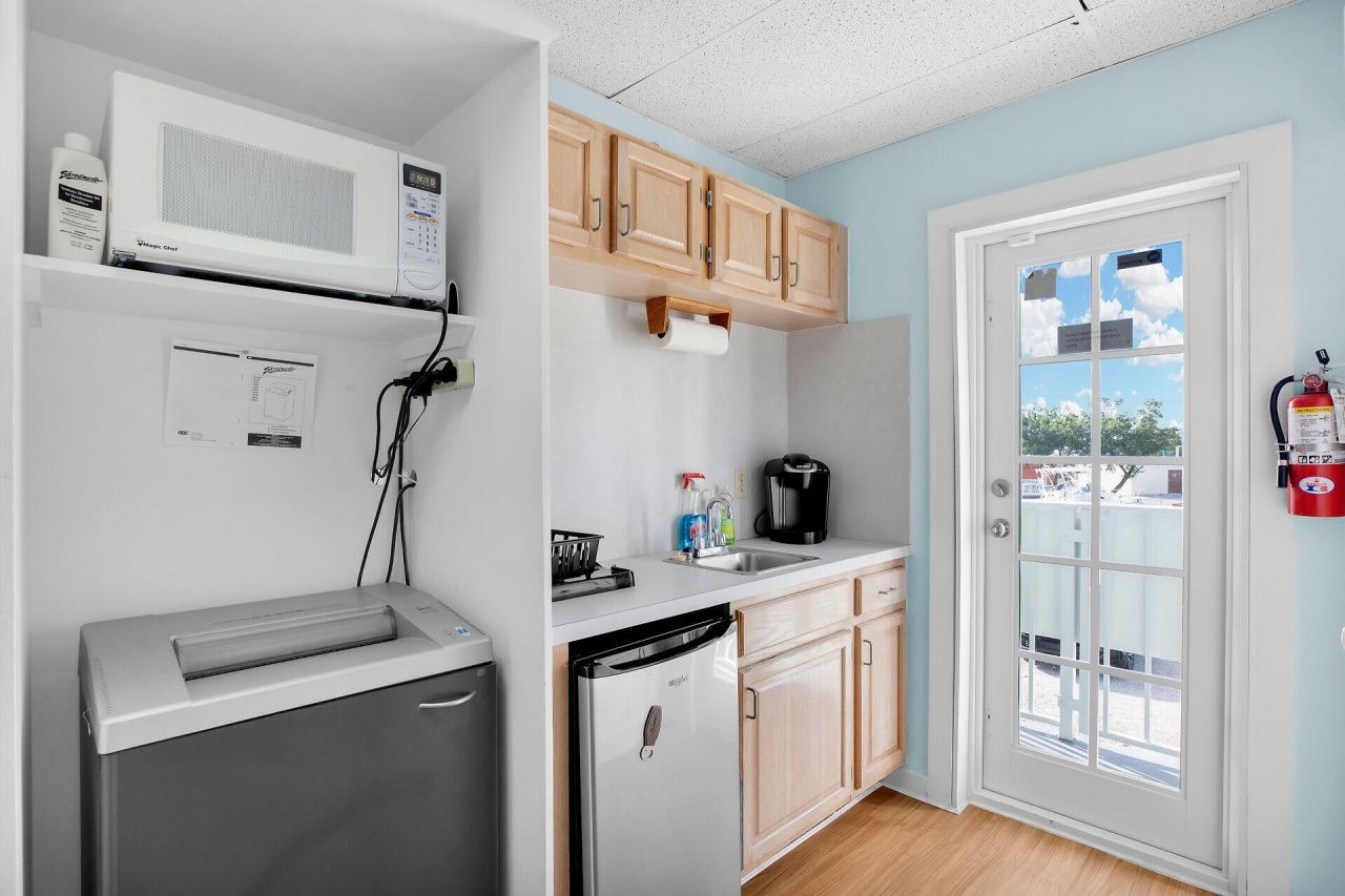 91760 Overseas Highway, Tavernier, FL 33070 Photo