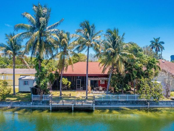 232 SW 7th Ave, Hallandale Beach, FL 33009