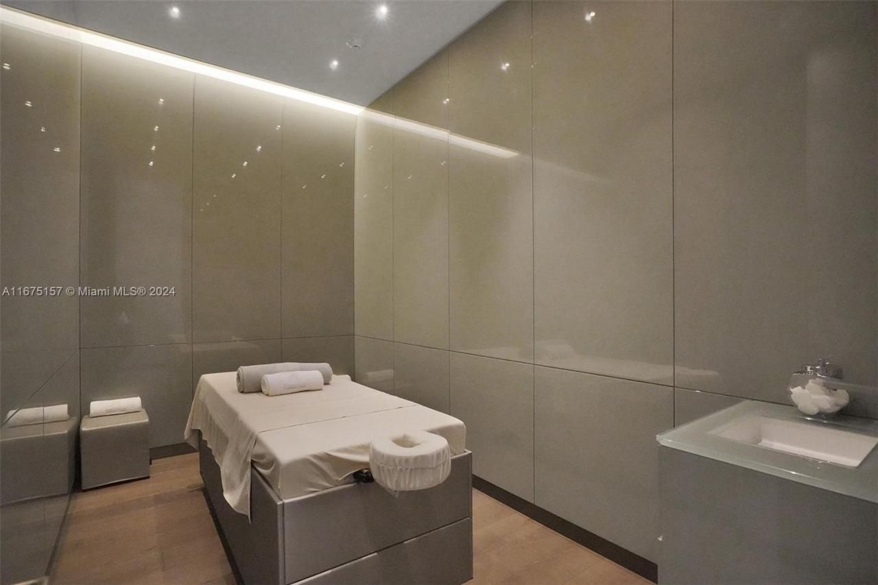 18975 Collins Ave, Unit 2001, Sunny Isles Beach, FL 33160 Photo