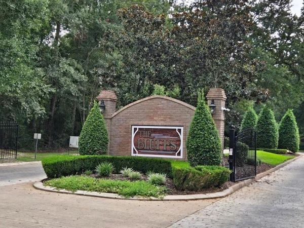 1233 BLUFFS Drive, Slidell, LA 70461